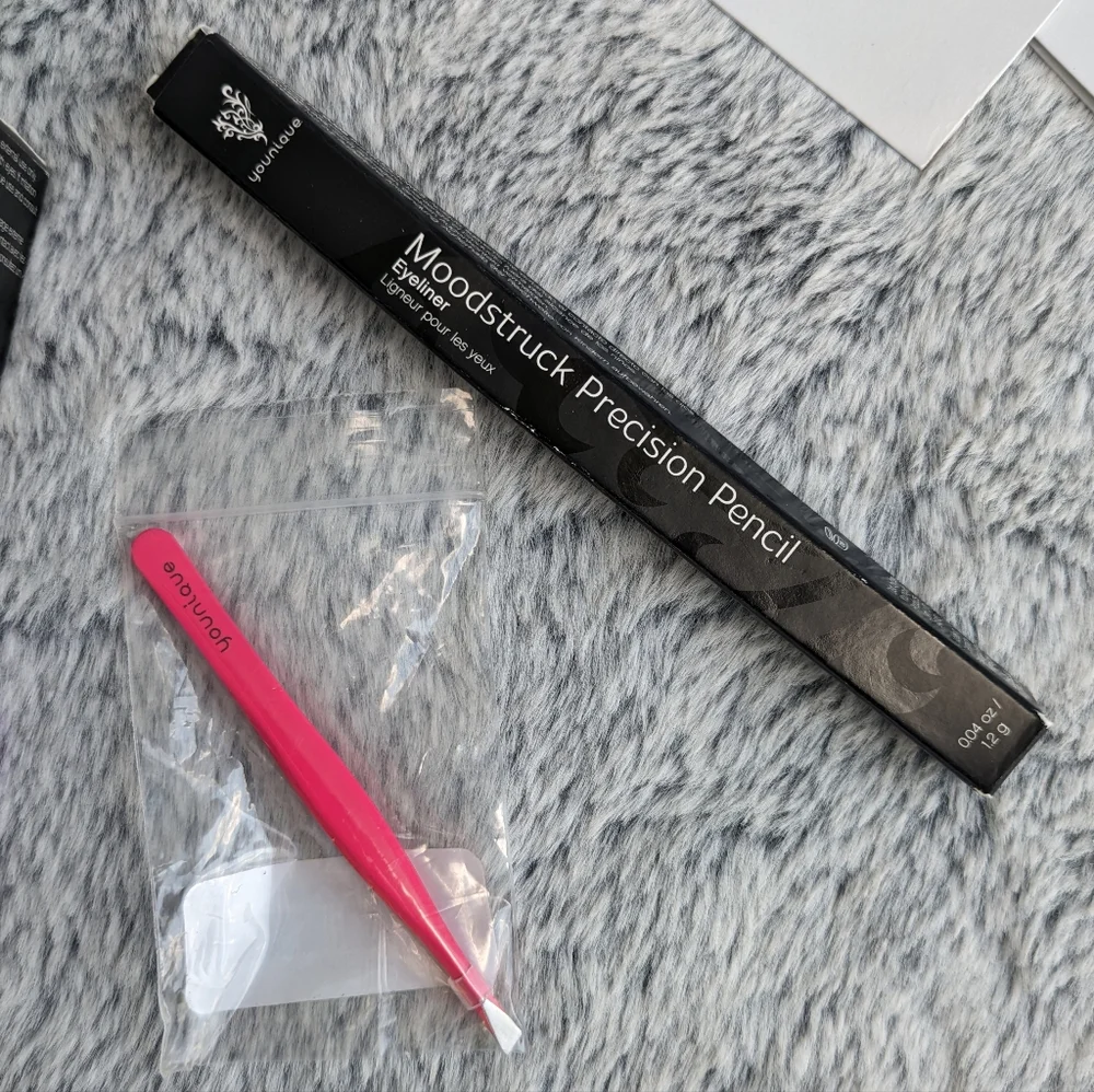 Younique‎ Sample Bundle Face Masks & Eye Shadow